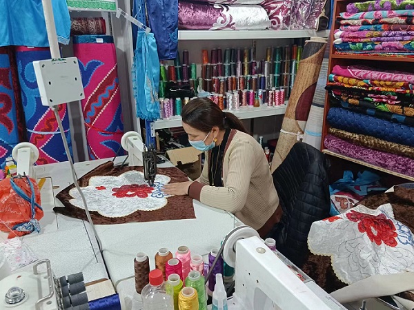 Жеменейл?к бойжеткенн?? кестемен ?рнектелген тамаша т?рмысы