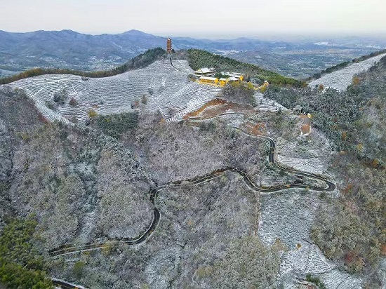 Аньхой ?лкес? Луцзян ауданыны? даласы а? к?рпе жамылды