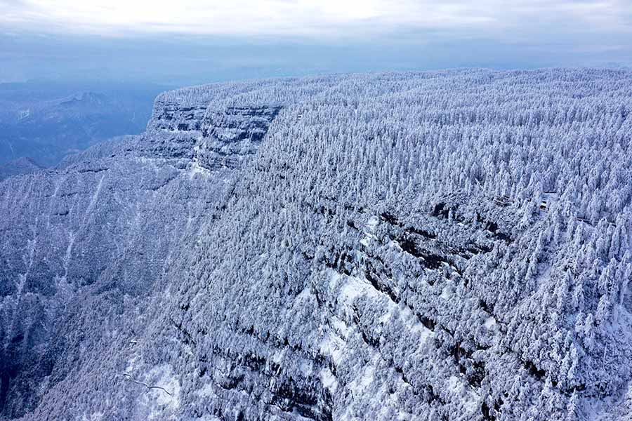Хунъя, Сычуань: Панда ?лтты? саяба?ы к?м?с т?спен к?мкер?лд?
