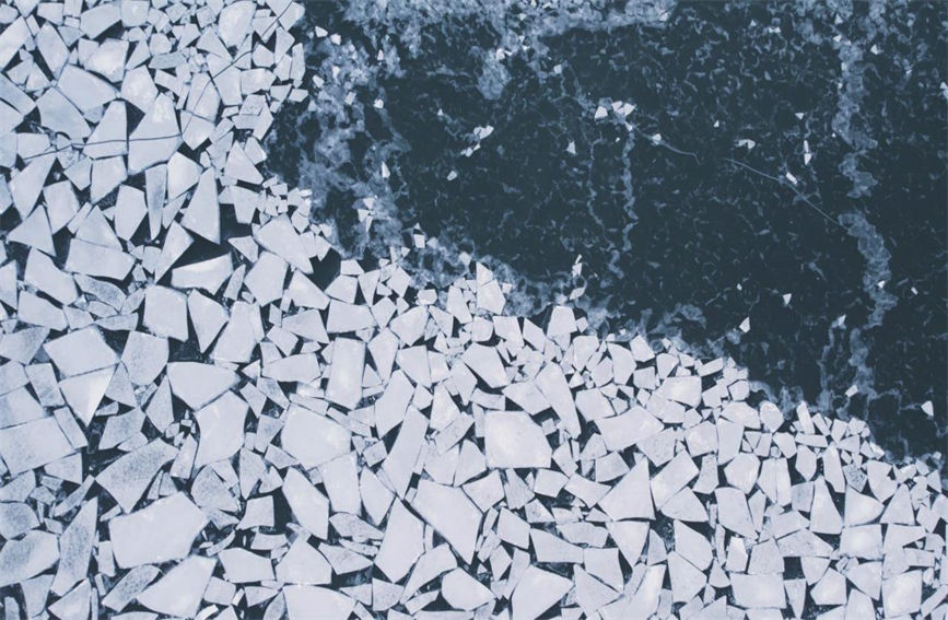 Ел?м?здег? е? ?лкен ?шк? Т?щы к?лд?? бет?ндег? м?з се?дер? тамаша к?р?н?с ?алыптастырды