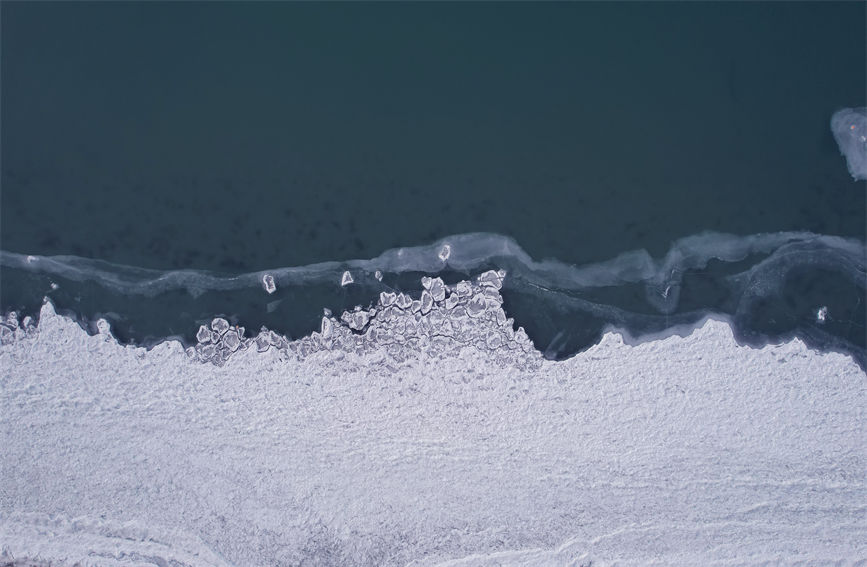 Ел?м?здег? е? ?лкен ?шк? Т?щы к?лд?? бет?ндег? м?з се?дер? тамаша к?р?н?с ?алыптастырды