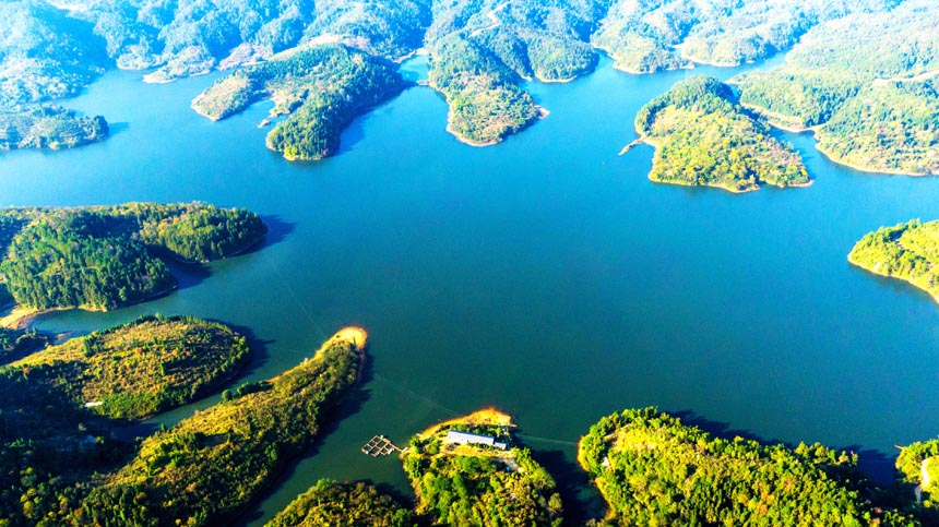 Диннань, Цзянси: экологиялы? су айдыныны? к?ркем пейзажы