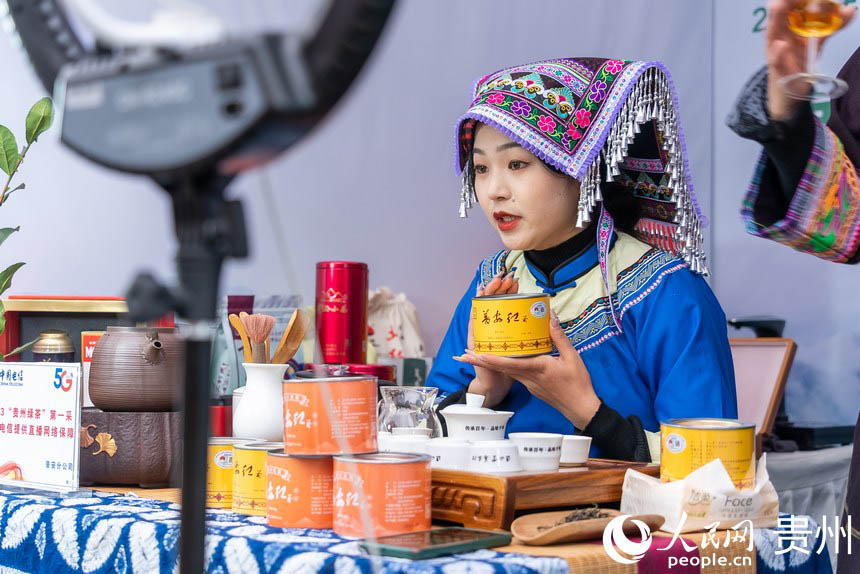 Гуйчжоу Пуаньда Жа?а жылда жасыл шайды? ал?аш?ы ?н?м? жиналды