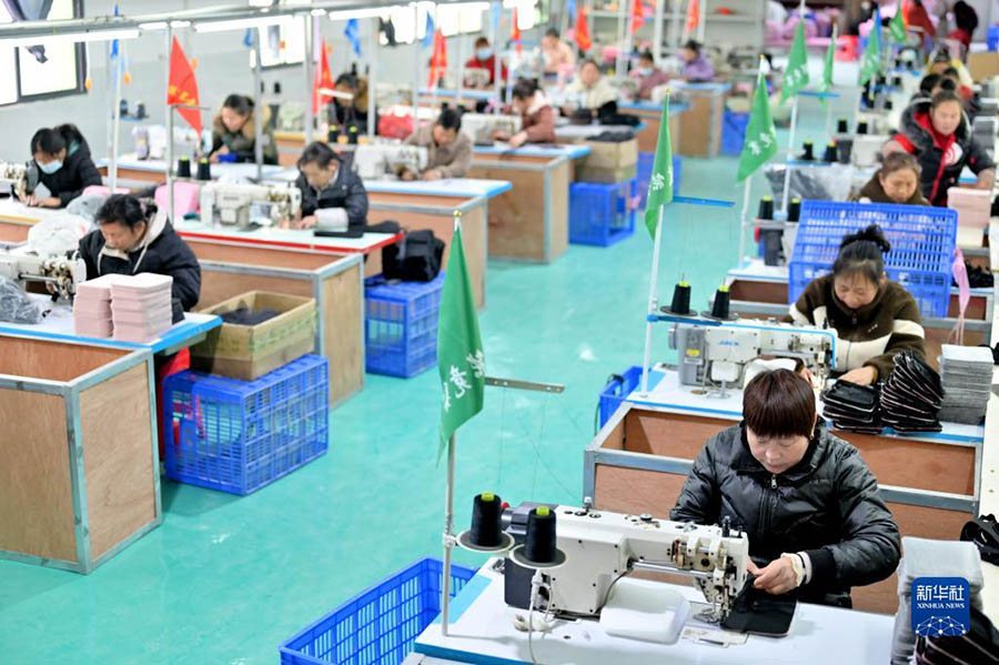 27 ?а?тар. Хунань ?лкес?н?? Лоуди ?аласы Шуанфэн ауданыны? Цзаомацзе ?алашы?ында?ы ж?к к?с?порны.