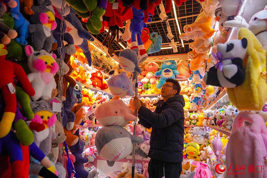 Фестивальден кей?н ?лемдег? е? ?р? тауар нары?ы саналатын Иу халы?аралы? сауда ?аласы ашылды