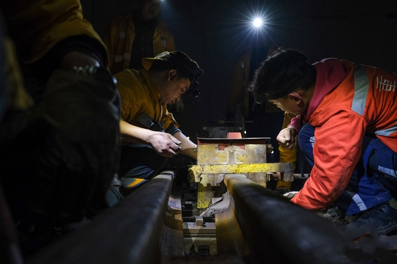 ?ытай-Еуропа пойызымен б?рге ж?рет?н ?тем?ржол д?р?гер??