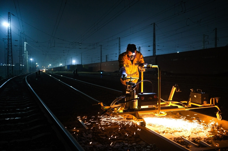 ?ытай-Еуропа пойызымен б?рге ж?рет?н ?тем?ржол д?р?гер??