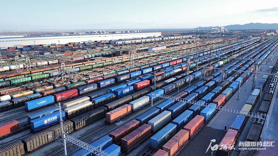 Алашанькоу тем?ржол портынан аттан?ан ?ытай-Еуропа (Орталы? Азия) пойыздарыны? жалпы саны 30 000-нан асты