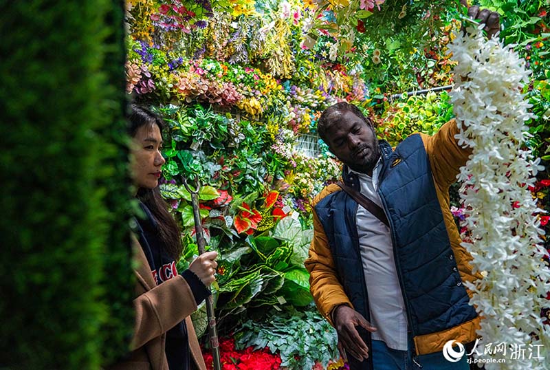 Чжэцзян ?лкес? Иу ?аласы халы?аралы? сауда базарында?ы ?арбаласты?