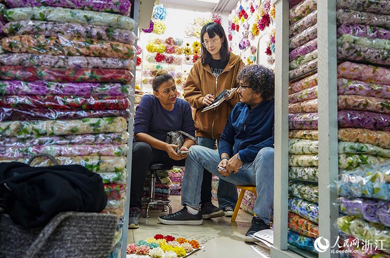 Чжэцзян ?лкес? Иу ?аласы халы?аралы? сауда базарында?ы ?арбаласты?