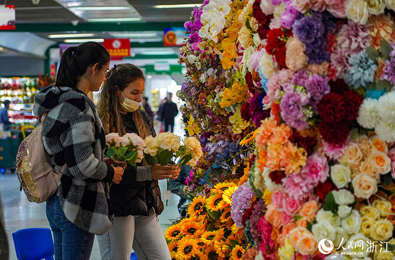 Чжэцзян ?лкес? Иу ?аласы халы?аралы? сауда базарында?ы ?арбаласты?