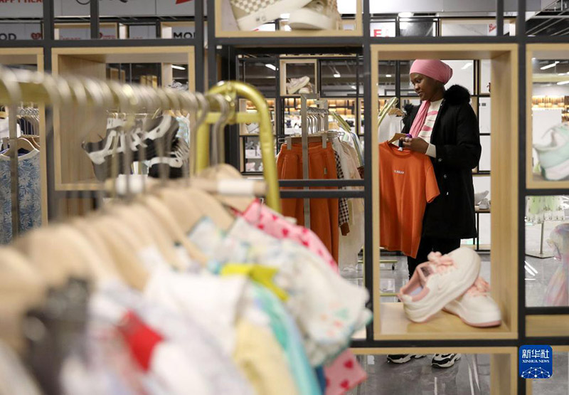 Шетелд?к блогерлер ??ытайды? балалар ки?м? астанасыны?? шетелге шы?уын тездетт?