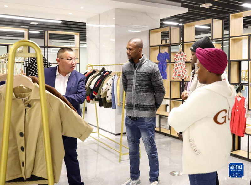 Шетелд?к блогерлер ??ытайды? балалар ки?м? астанасыны?? шетелге шы?уын тездетт?