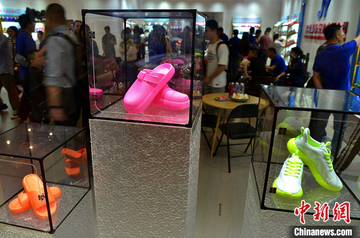 ??ытайды? ая? ки?м астанасы? Цзиньцзянда ая? ки?м к?рмес? ?тт?