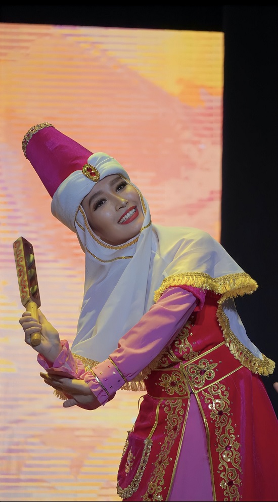 ?р?мж?де 6-ншы ?ытай Шы?жа? халы?аралы? халы? би фестивал? ашылды