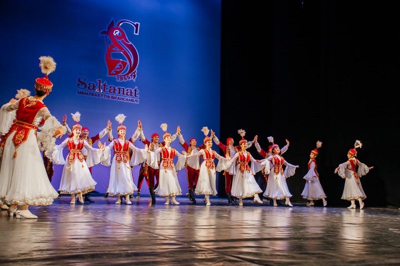 ?р?мж?де 6-ншы ?ытай Шы?жа? халы?аралы? халы? би фестивал? ашылды