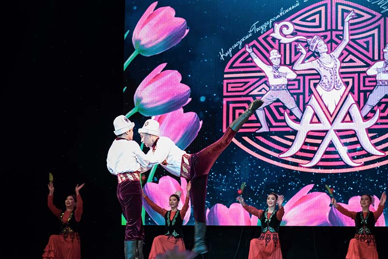 ?р?мж?де 6-ншы ?ытай Шы?жа? халы?аралы? халы? би фестивал? ашылды