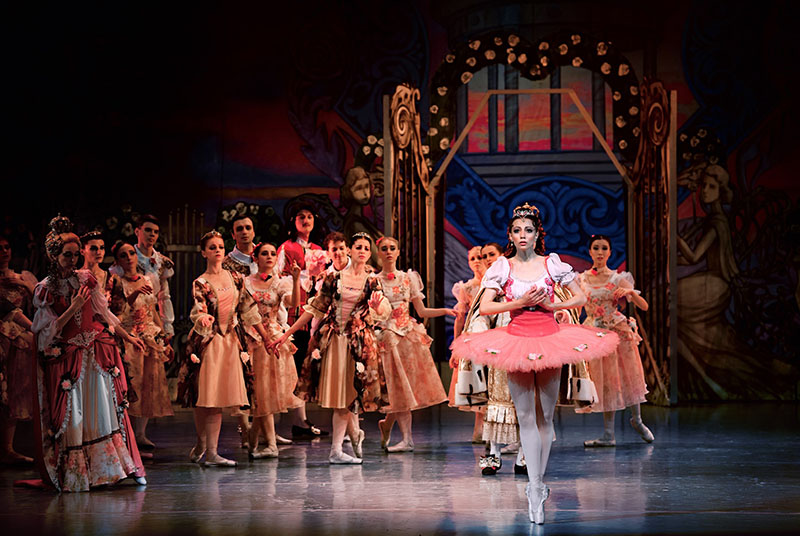 ?р?мж?де 6-ншы ?ытай Шы?жа? халы?аралы? халы? би фестивал? ашылды