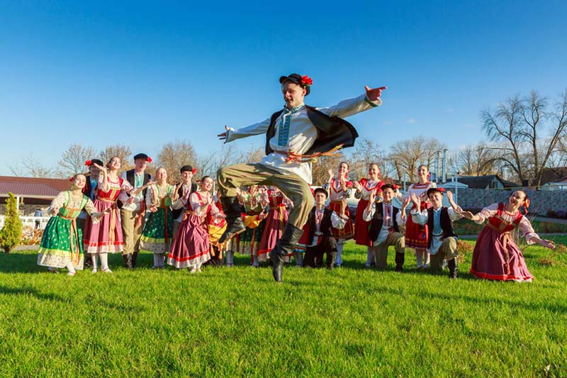 ?р?мж?де 6-ншы ?ытай Шы?жа? халы?аралы? халы? би фестивал? ашылды