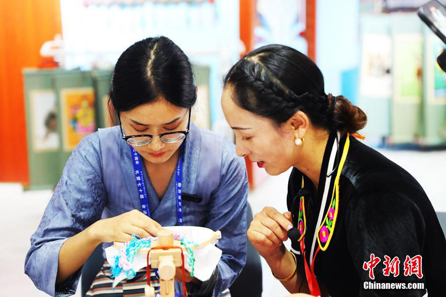 Цинхай Хайнанда?ы тибетт?к кесте: Шеберд?? ?олында?ы ?нер ?азынасы