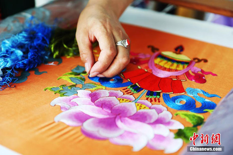 Цинхай Хайнанда?ы тибетт?к кесте: Шеберд?? ?олында?ы ?нер ?азынасы