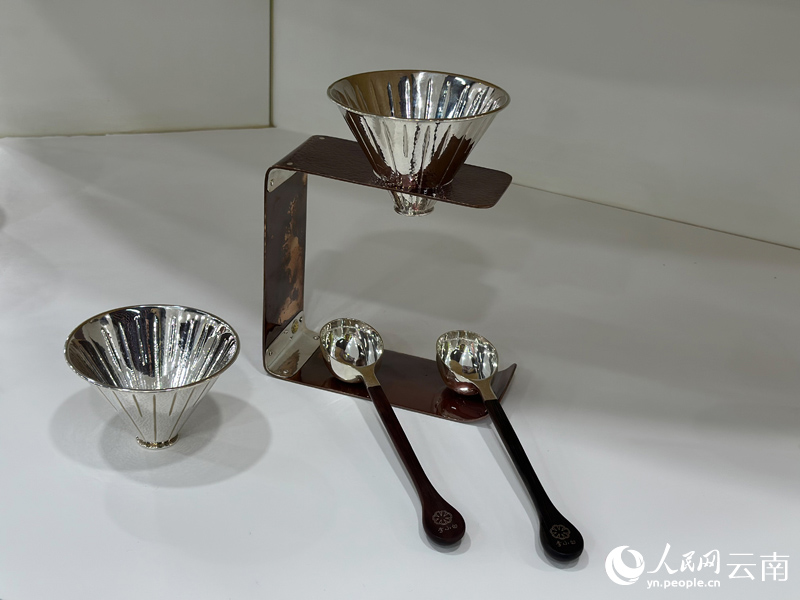 Юньнань ?лкес?н?? Хэцин ?аласында материалды? емес м?дени м?ра?а арнал?ан салтанатты мереке ?тт?