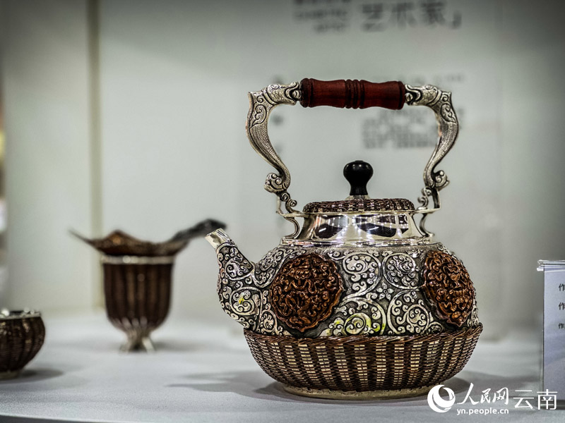 Юньнань ?лкес?н?? Хэцин ?аласында материалды? емес м?дени м?ра?а арнал?ан салтанатты мереке ?тт?