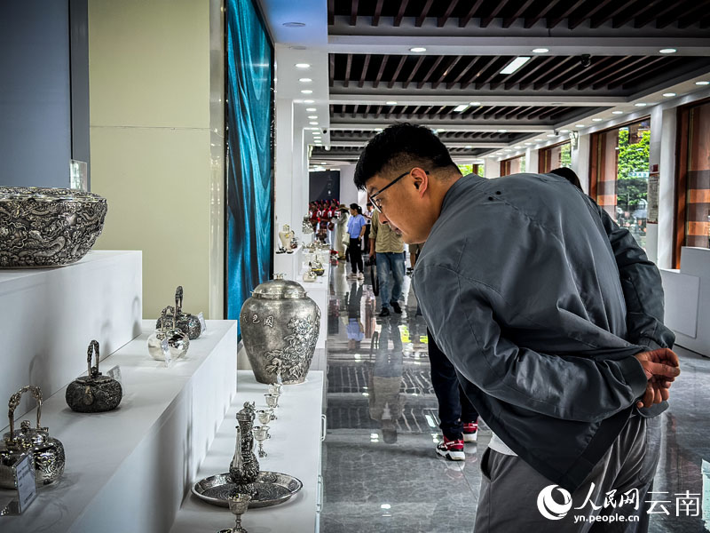 Юньнань ?лкес?н?? Хэцин ?аласында материалды? емес м?дени м?ра?а арнал?ан салтанатты мереке ?тт?