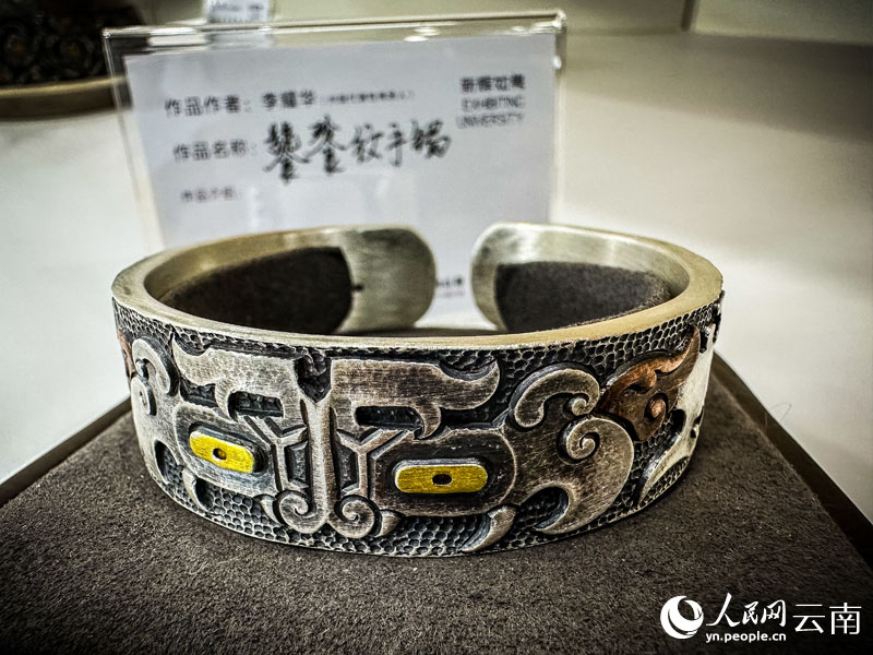 Юньнань ?лкес?н?? Хэцин ?аласында материалды? емес м?дени м?ра?а арнал?ан салтанатты мереке ?тт?