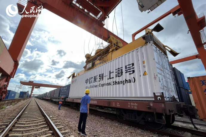 С?з Еуразияны аралап ж?рген ?Болат т?йе керуен?н? к?рд???з бе?