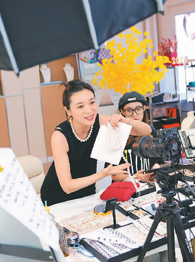 Чжэцзян ?лкес?н?? Чжуцзи ?аласында?ы т?щы су ?нжу-маржандарыны? жылды? ?нд?р?с? ?лемд?к к?лемн?? 70%-ын ??райды