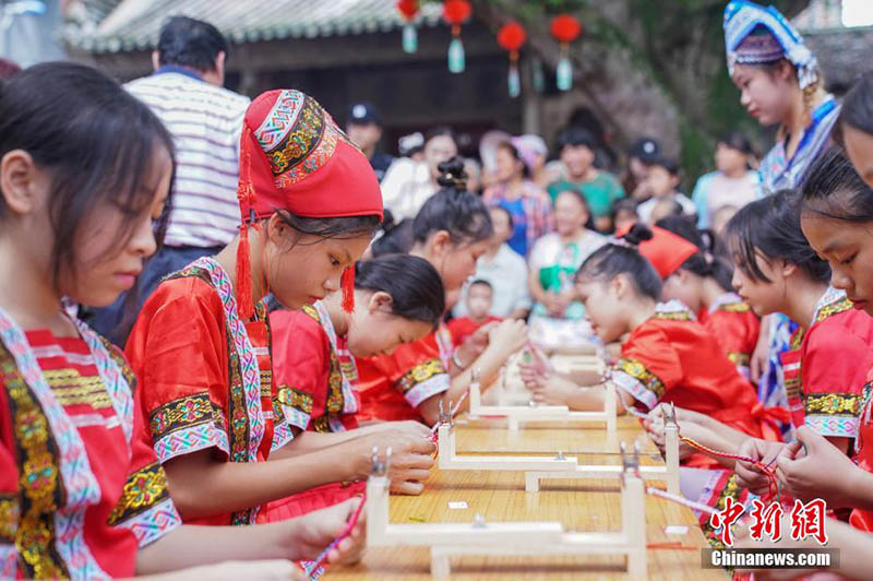 Гуанси ?Шеберл?к жарысымен? ?ашы?тар мерекес?н ?арсы алды