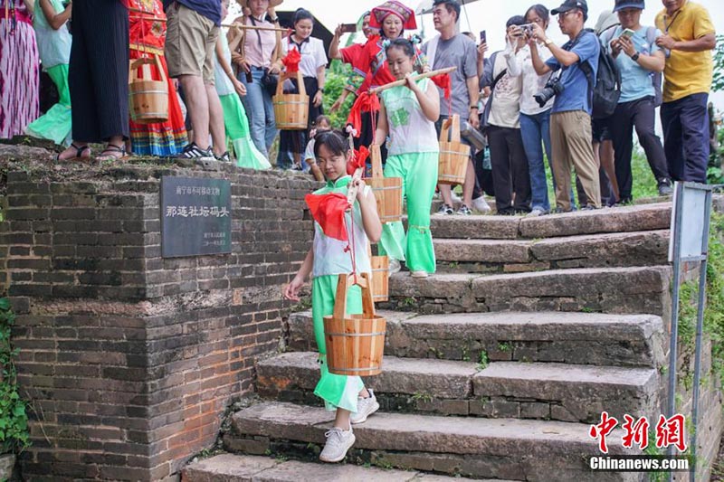 Гуанси ?Шеберл?к жарысымен? ?ашы?тар мерекес?н ?арсы алды