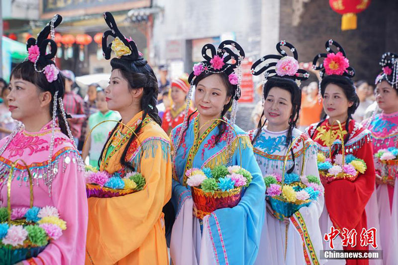 Гуанси ?Шеберл?к жарысымен? ?ашы?тар мерекес?н ?арсы алды