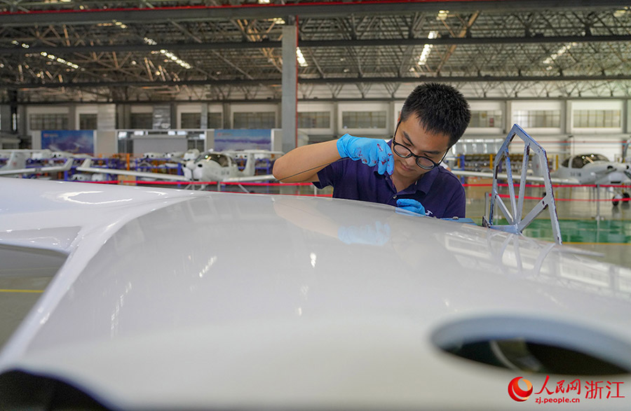 Синьчан, Чжэцзян: ?уе жабды?тары ?алашы?ында?ы ?арбалас ?нд?р?с