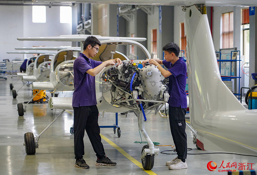 Синьчан, Чжэцзян: ?уе жабды?тары ?алашы?ында?ы ?арбалас ?нд?р?с