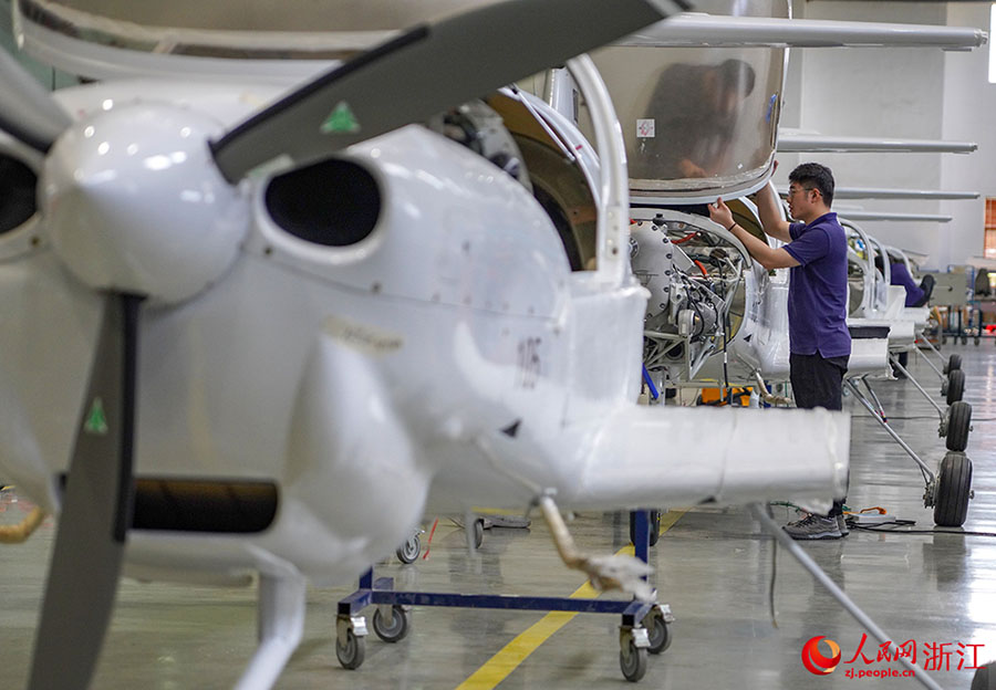 Синьчан, Чжэцзян: ?уе жабды?тары ?алашы?ында?ы ?арбалас ?нд?р?с