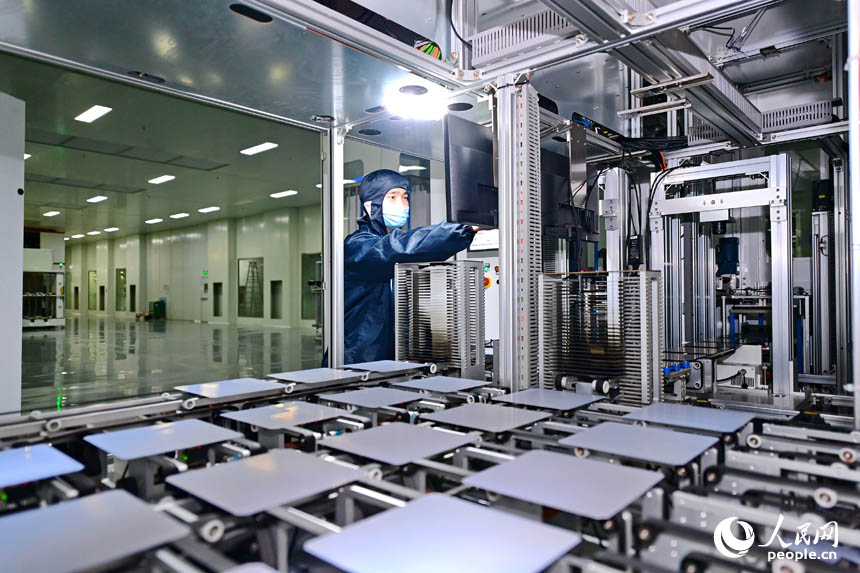 Экспортты? фотоэлектрл?к модульдер белсенд? ?нд?р?л?п жатыр