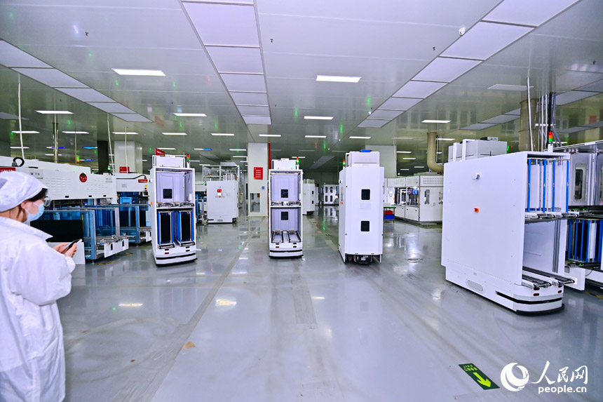 Экспортты? фотоэлектрл?к модульдер белсенд? ?нд?р?л?п жатыр