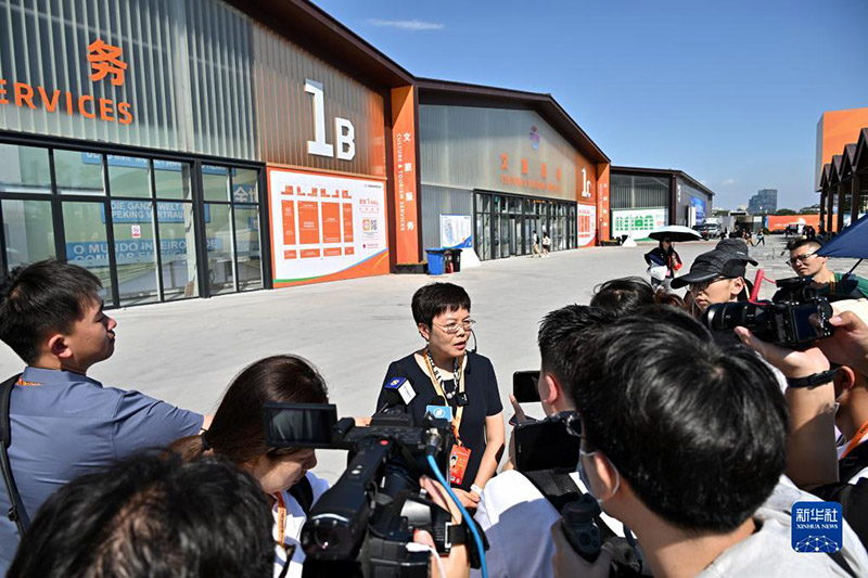 2023 жыл?ы ?ызмет к?рсету ж?не сауда ж?рме?кес?н?? Шоуган саяба?ы