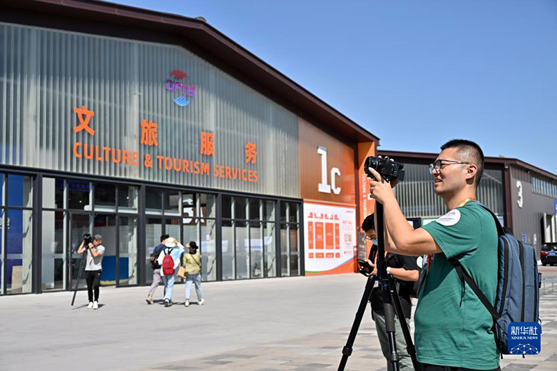 2023 жыл?ы ?ызмет к?рсету ж?не сауда ж?рме?кес?н?? Шоуган саяба?ы