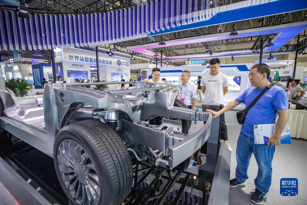 2023 ?ытай Халы?аралы? зияткерл?к индустрия к?рмес?нде 200 миллиард юаньнан асатын 84 ?р? жоба?а ?ол ?ойылды