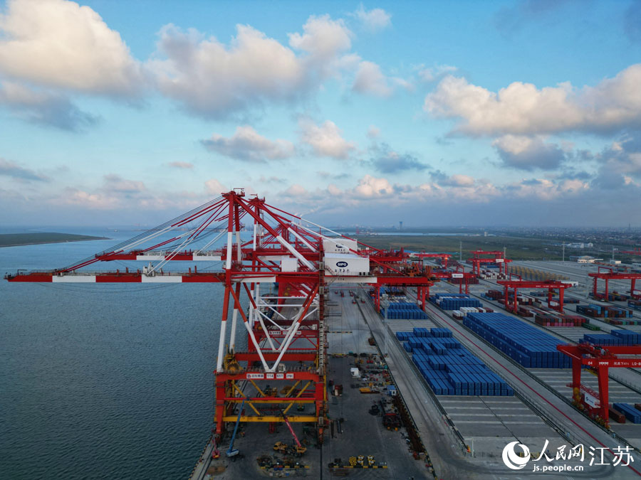 Цзянсуды? Наньтун ?аласында?ы Люйсы порт аума?ында?ы ?ауырт ж?мыс