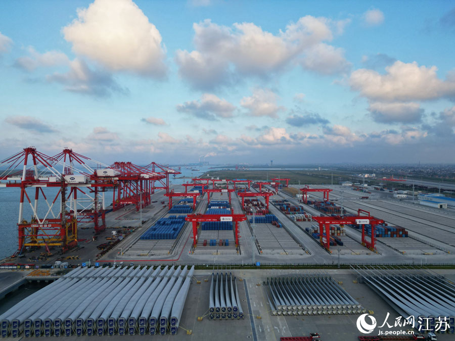 Цзянсуды? Наньтун ?аласында?ы Люйсы порт аума?ында?ы ?ауырт ж?мыс