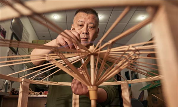 Батыс к?л?н?? ?ст?ндег? ж?бек ?олшатырды ашып, Азия ойындары ?аласында?ы тамаша кездесуден л?ззат алы?ыз