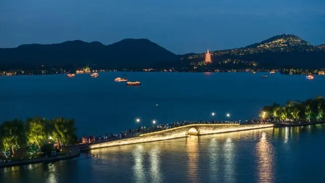 Батыс к?л?н?? т?нг? керемет к?р?н?с?