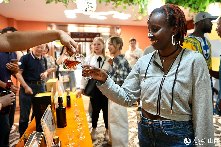 2023 жыл?ы ??ытай жазуына махаббат? бай?ауына ?атысушылар ?ытайда?ы ауылды? жа?а т?рмысымен танысты