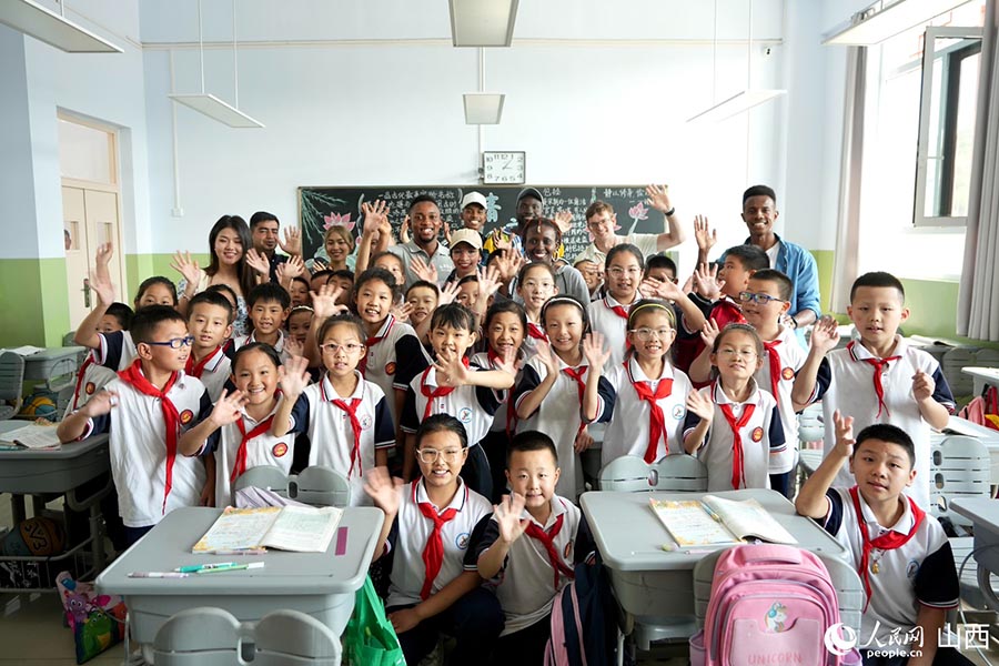 2023 жыл?ы ??ытай жазуына махаббат? бай?ауына ?атысушылар ?ытайда?ы ауылды? жа?а т?рмысымен танысты