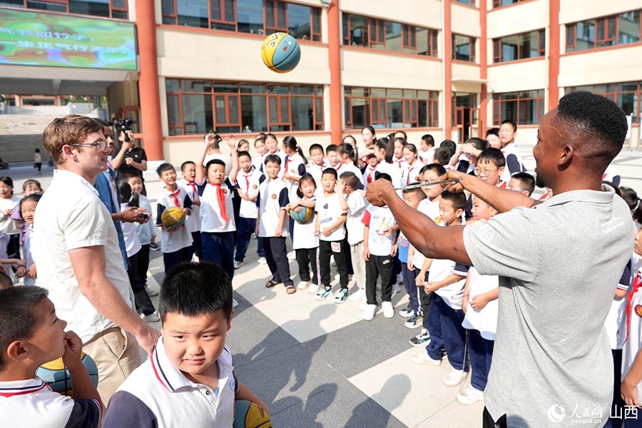 2023 жыл?ы ??ытай жазуына махаббат? бай?ауына ?атысушылар ?ытайда?ы ауылды? жа?а т?рмысымен танысты