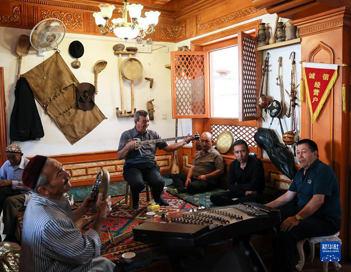 Шы?жа?ны? ?аш?ар ?аласында?ы ж?з жылды? шайханада мы?жылды? шайдан д?м таты?ыз